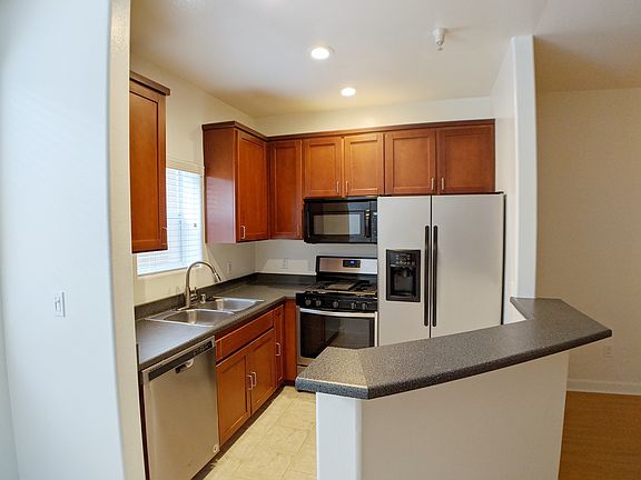 3rd image of 1625 Butler Ave APT 102