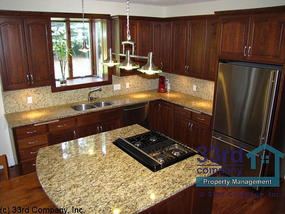 3rd image of 788 Woodridge Ct