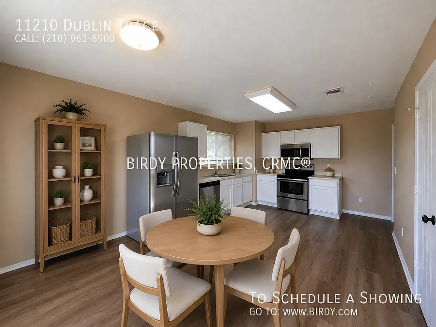 "Charming 4-Bed Retreat in San Antonio's Heart with 2.5 Baths and Spacious Living at 11210 Dublin... — Photo 4