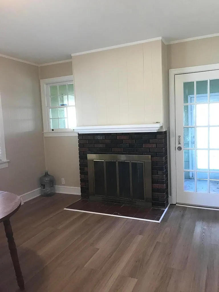 3 bed, 1100 sqft, $2,200 — Photo 2