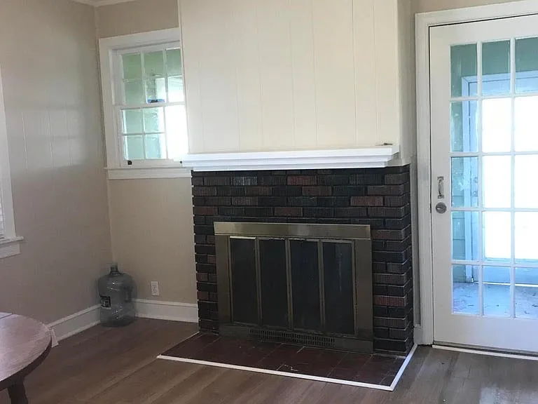 1221 Eastwood Ave — Photo 2