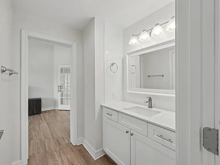 60 La Jolla Cir — Photo 18