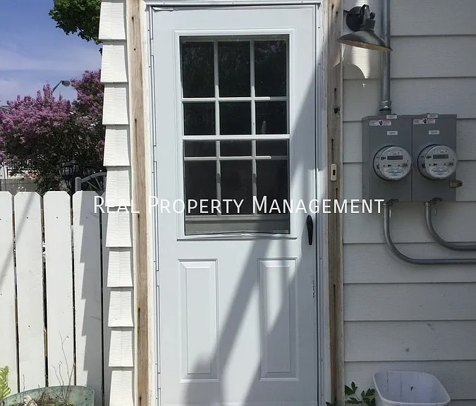 2027 S 76th St — Photo 12
