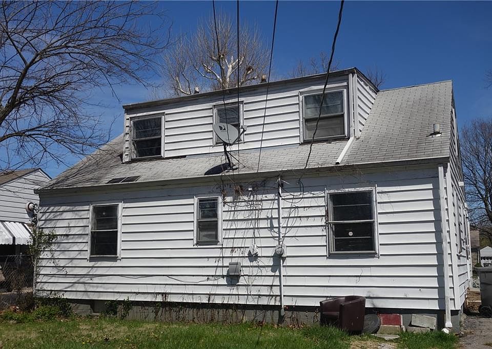 2nd image of 3716 Wallace Ave