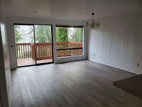 4th image of 2604 186th Ave NE