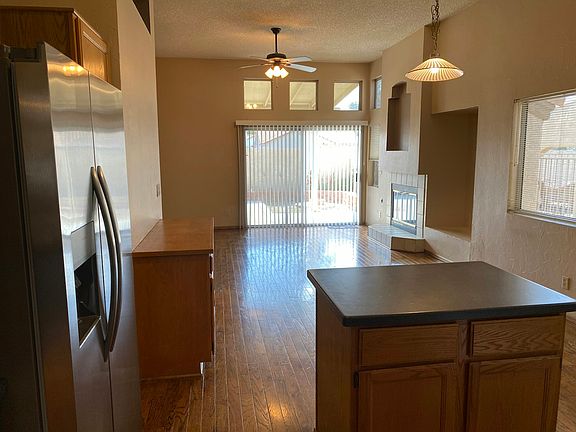 Kitchen with lsland