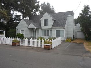 195 SW Maple St, Waldport, OR 97394