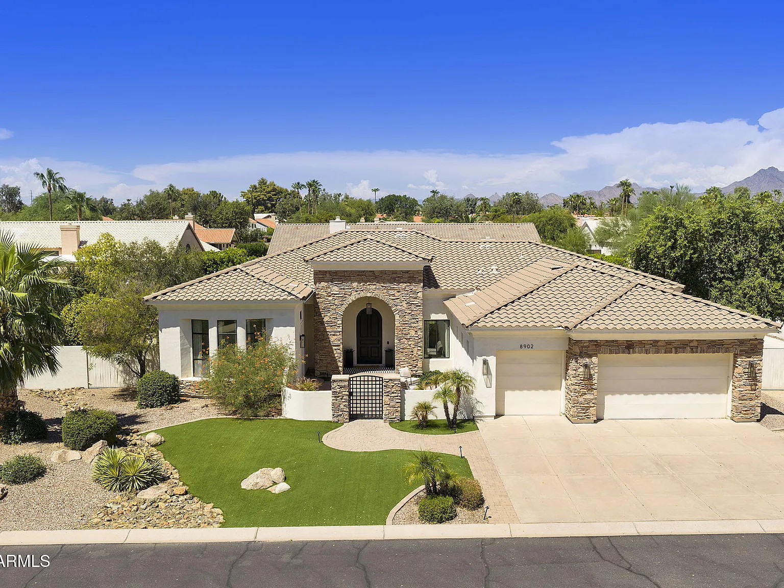 4 bed, 2.5 bath, 3163 sqft, $15,000 — Photo 2