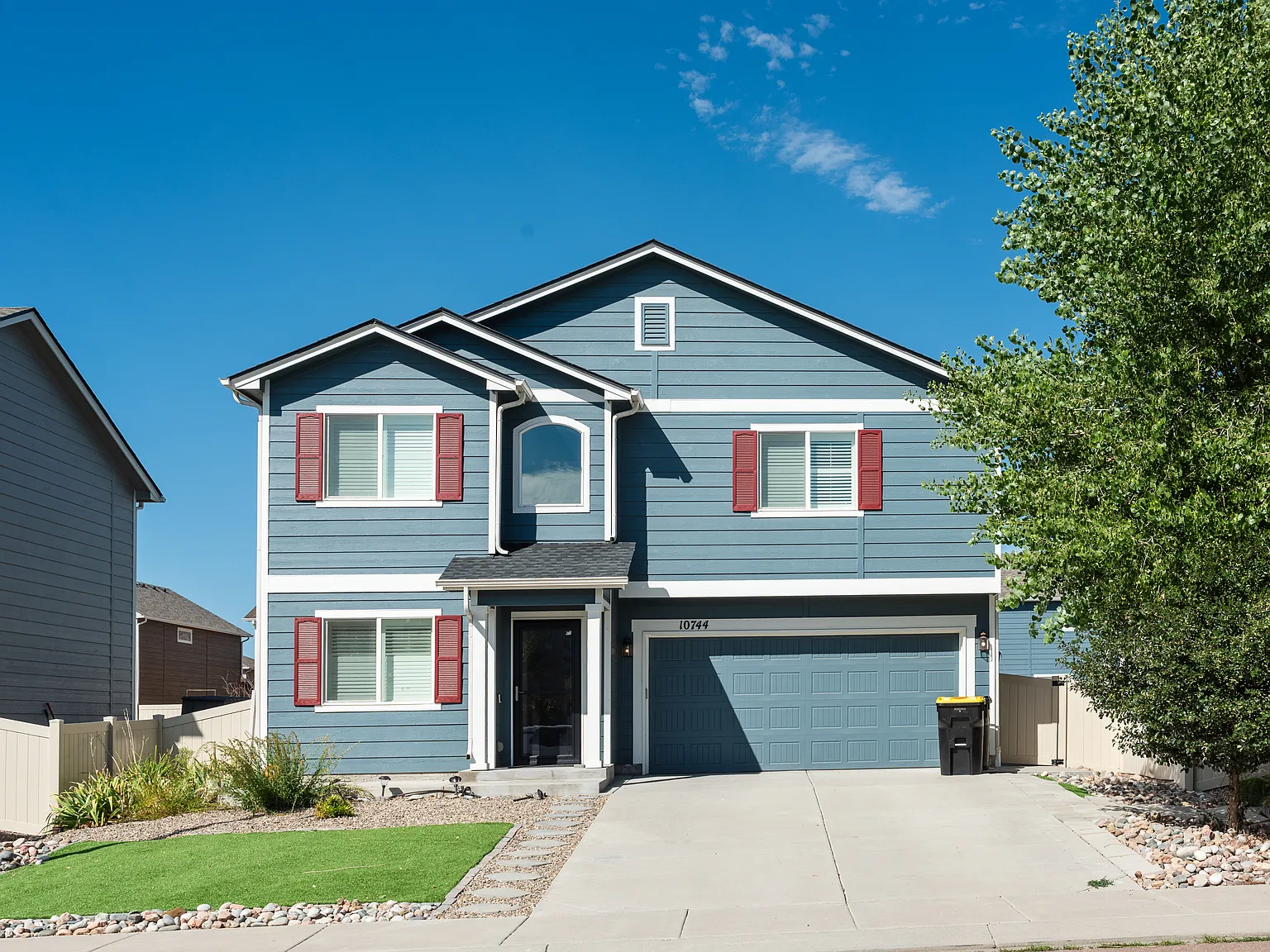 4 bed, 2.5 bath, 2266 sqft, $3,000 — Photo 1