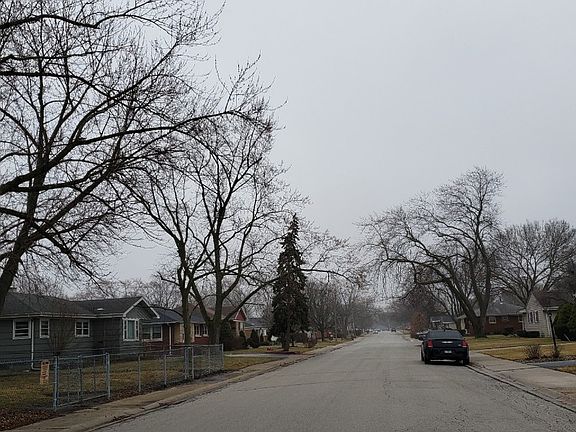 5th image of 16405 School St