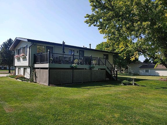 3rd image of 32 Redwood Dr