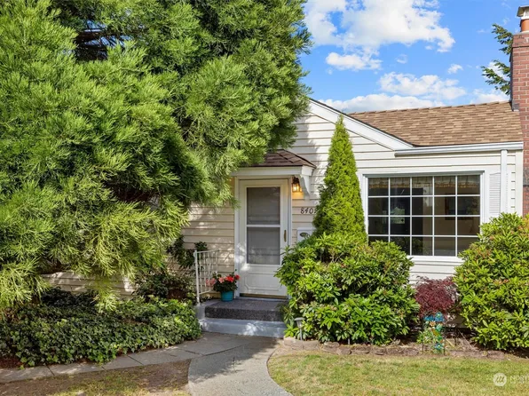 8402 37th Avenue SW, Seattle, WA 98126