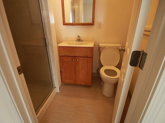 4th image of 567 Sylvan St