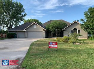 30 Lillian Ln, Doniphan, NE 68832