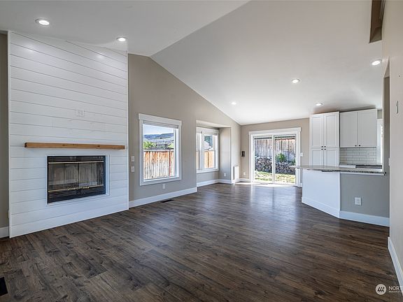 4th image of 301 S Mary Avenue
