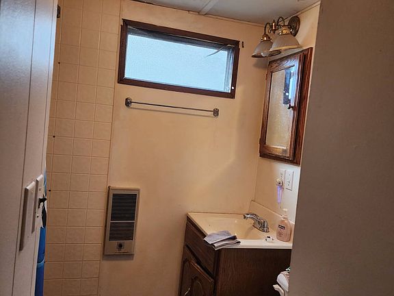 5th image of 1332 Stone House Rd