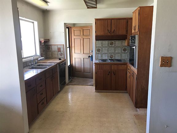 5th image of 1190 Beverly Dr