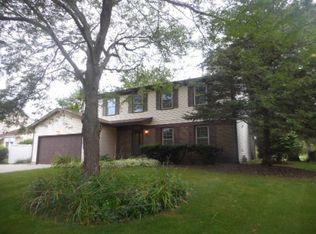 960 Boxwood Dr, Crystal Lake, IL 60014