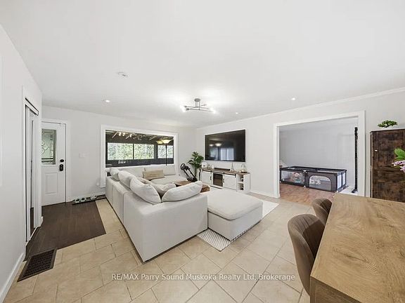 3rd image of 28 Black Rd