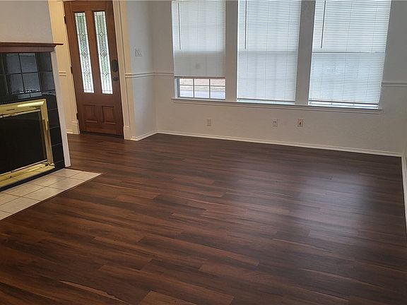 2nd image of 1203 Fairlawn Cv