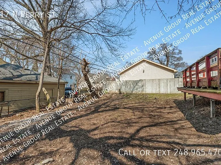 917 N Perry St — Photo 37