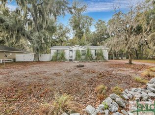 56 Lakeview Dr, Midway, GA 31320