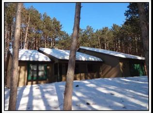 E8470 Timber Ct, New London, WI 54961