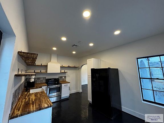 4th image of 254 W Saint Charles St