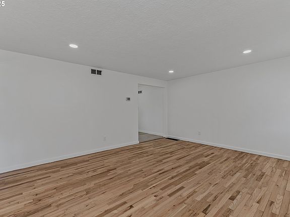 4th image of 2504 E 25th St