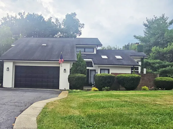 2 Westwind Ct, Hawthorn Woods, IL 60047