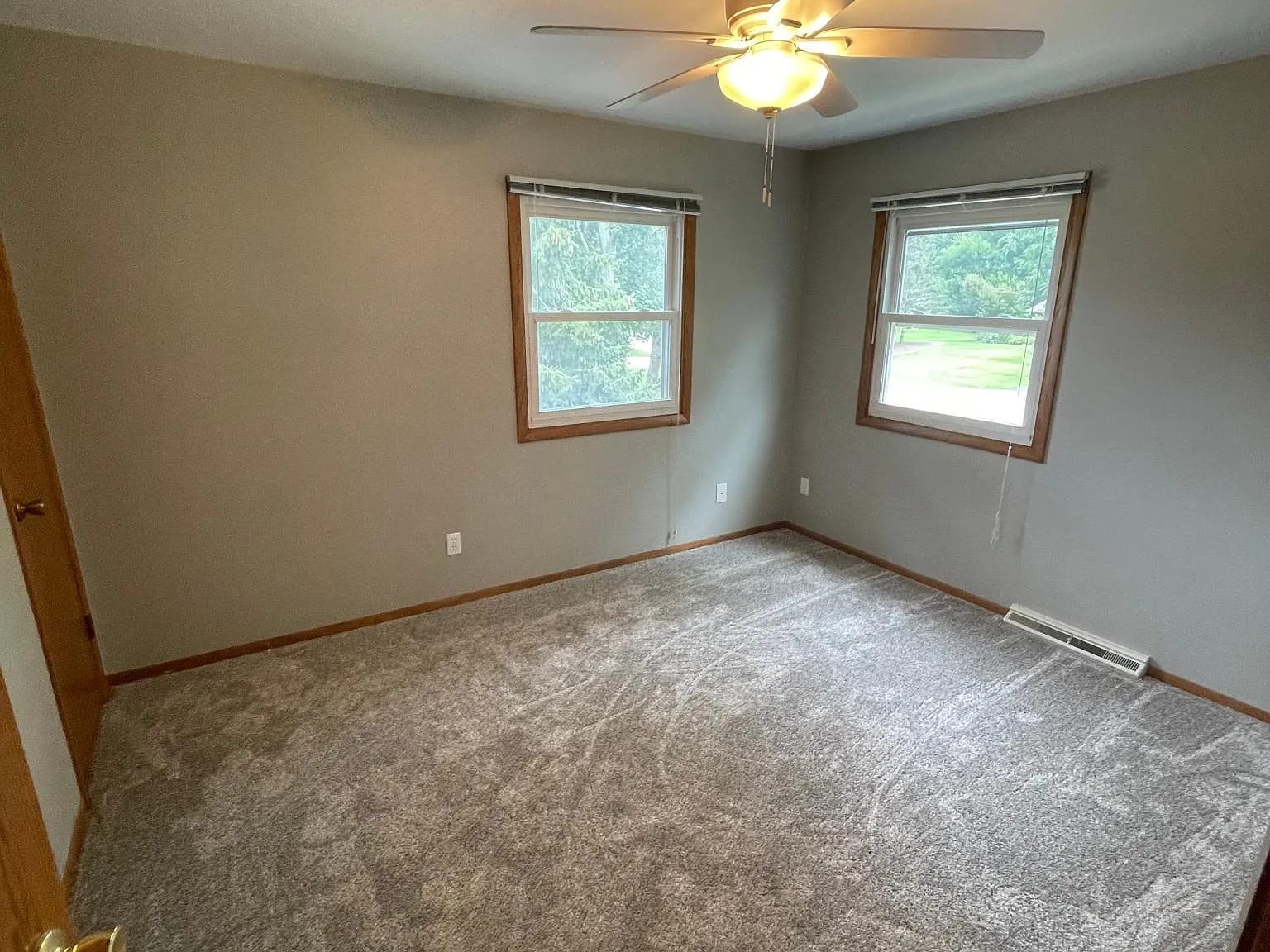 W359N5645 Surrey Dr — Photo 4