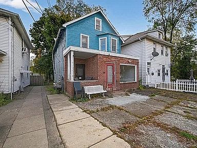 5th image of 72 Wisner Ave