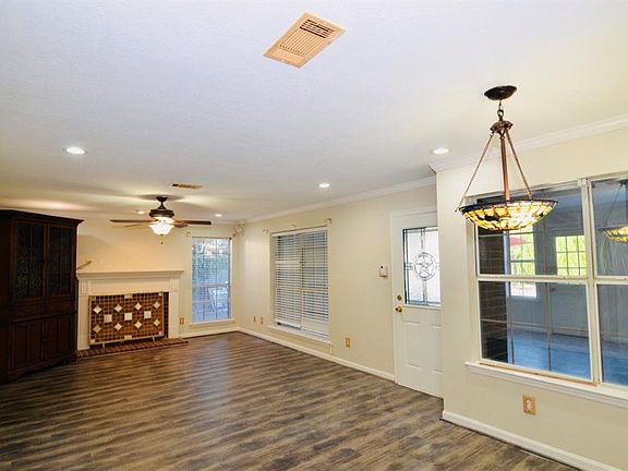 4th image of 1114 Knoll Crest Ct
