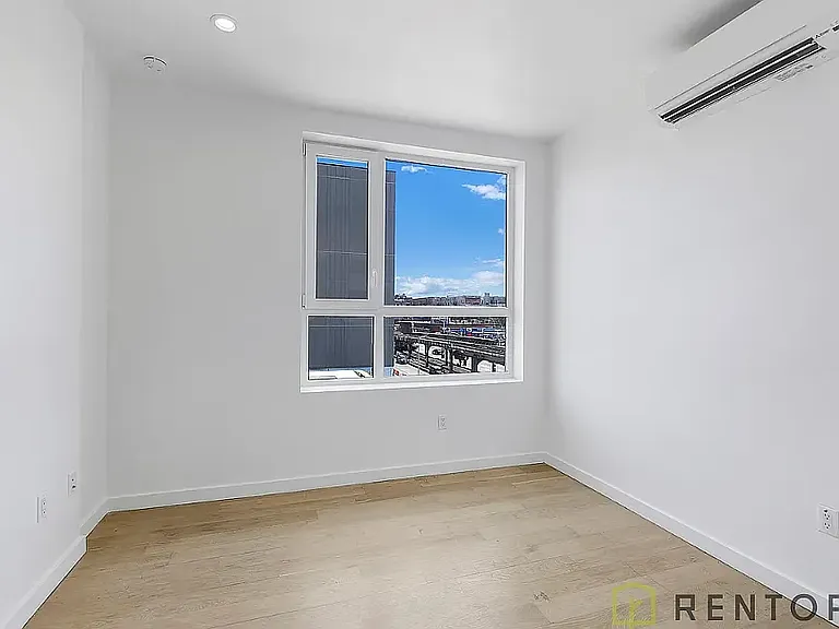1875 Atlantic Ave #204R — Photo 8