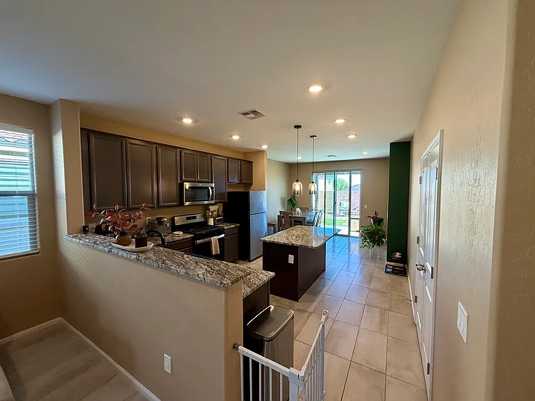2623 Stanhurst Ave — Photo 6