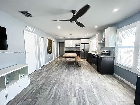 4th image of 326 NW 23rd Ave