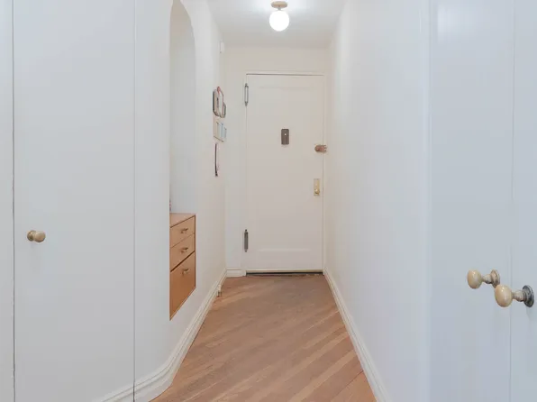 210 West 19th Street image 10 of 12