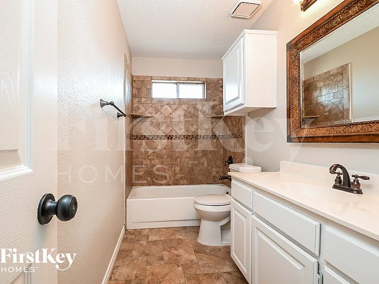 2210 Meadowstone Dr — Photo 10