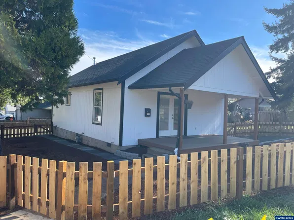 1512 SW Fairview Ave, Dallas, OR 97338