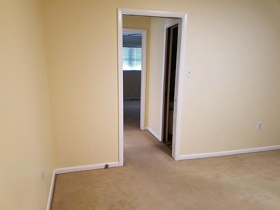 3rd image of 5314 Kavanaugh Blvd #A