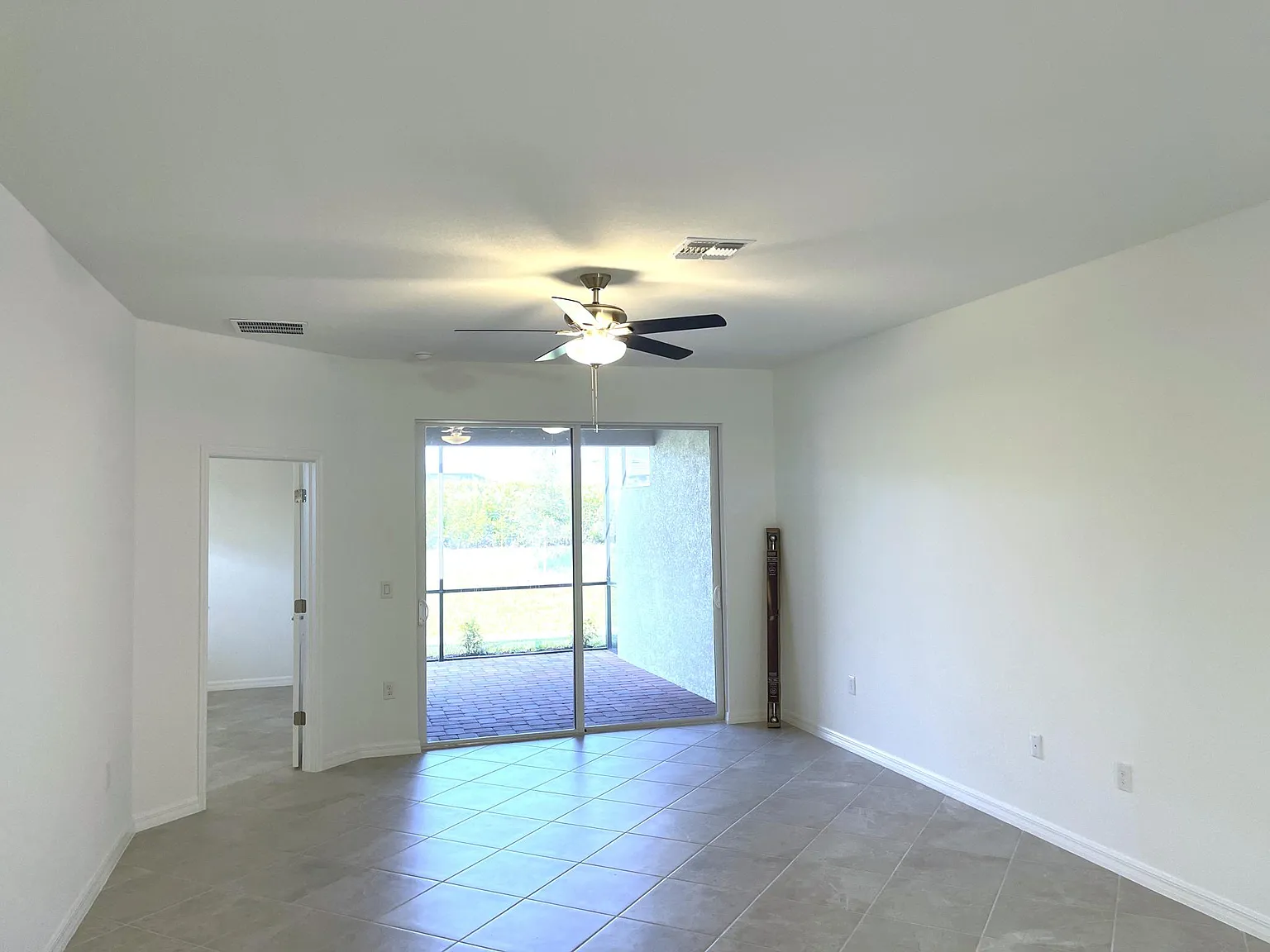 2 bed, 1564 sqft, $2,400 — Photo 2