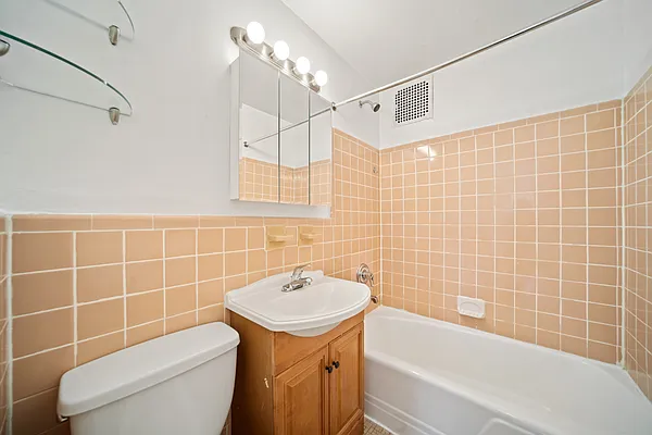 Rented by Bond New York | media 14