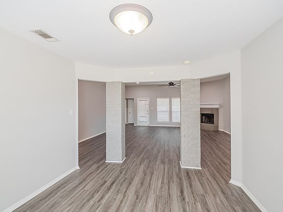 5th image of 633 Dover Heights Trl