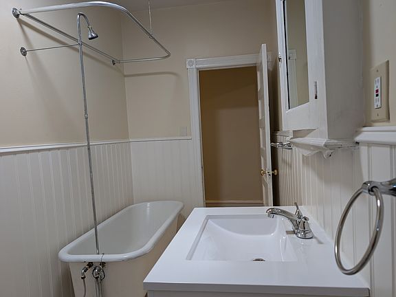 4th image of 221 E Durham St #2