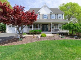 2 Crystal Court, Smithtown, NY 11787