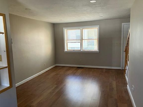 2nd image of 5 Middle Street Ct Unit 5