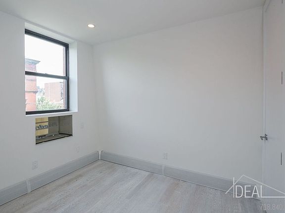 4th image of 220A Kosciuszko St APT 3E