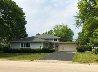 1112 N Sycamore Ln, Mount Prospect, IL