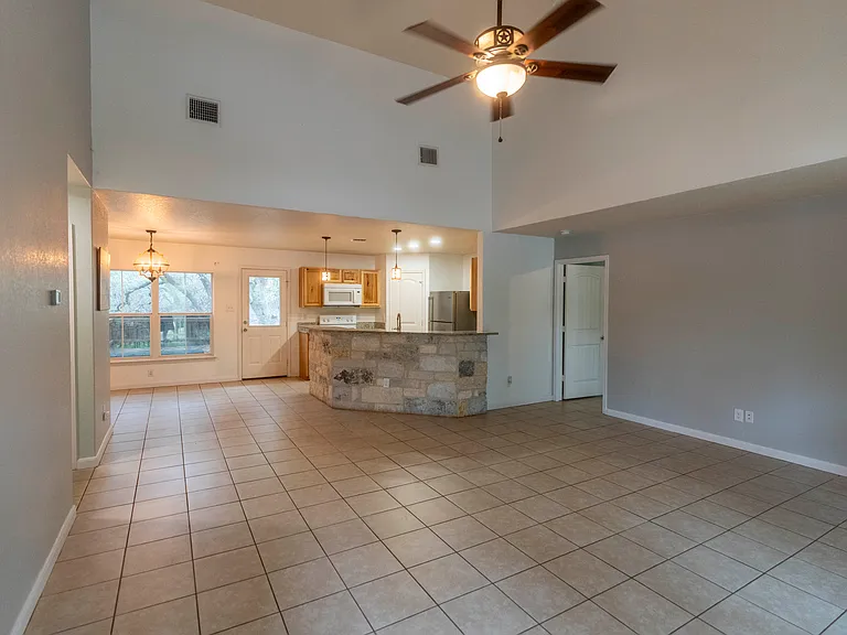 1015 Twin Deer Ln — Photo 8