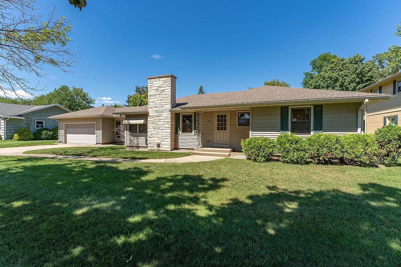 925 6th St, Reedsburg, WI 53959 Zillow